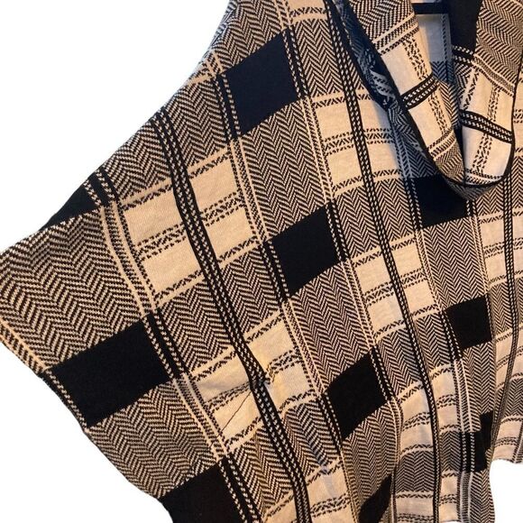 FEVER BLACK / WHITE CAPE / SZ: XL - Picture 2 of 5